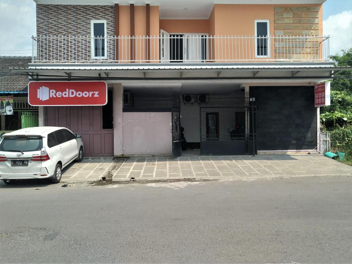 Hotel Reddoorz Syariah Near Rs Mitra Keluarga