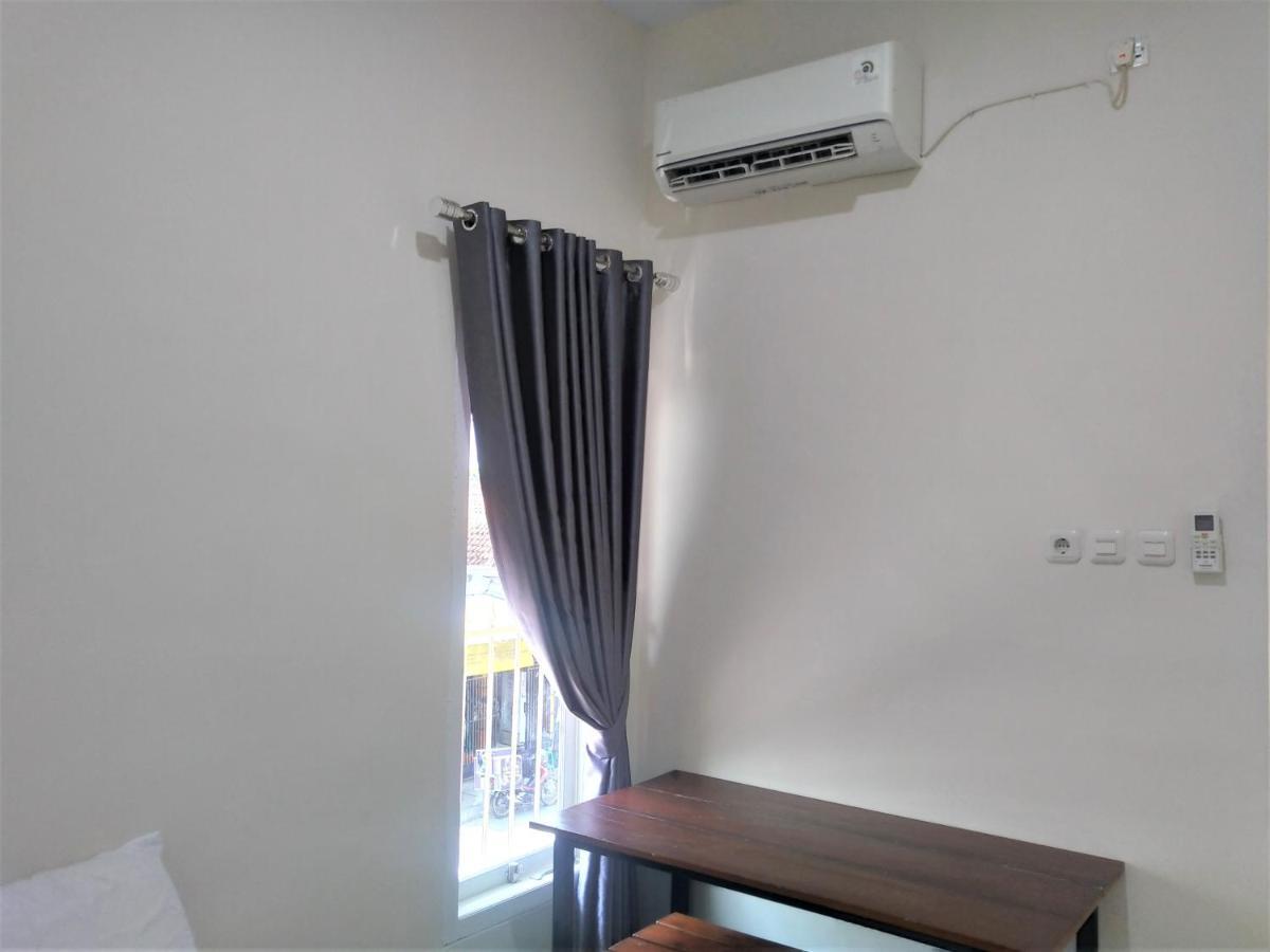 Reddoorz Syariah Near Rs Mitra Keluarga Hotel 2*