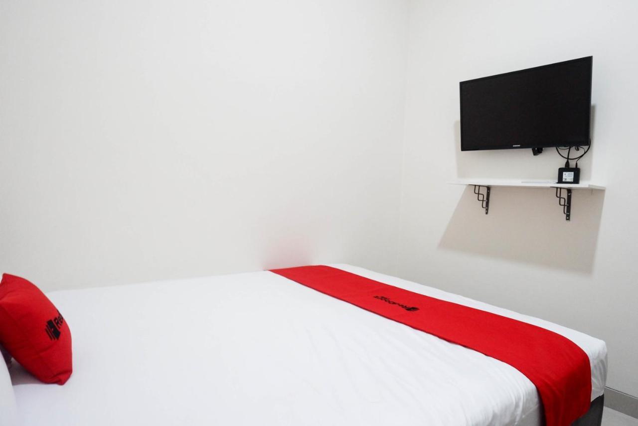 Reddoorz Syariah Near Rs Mitra Keluarga Hotel