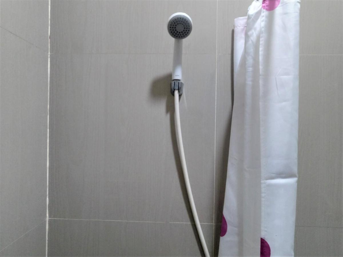 Hotel Reddoorz Syariah Near Rs Mitra Keluarga 2*