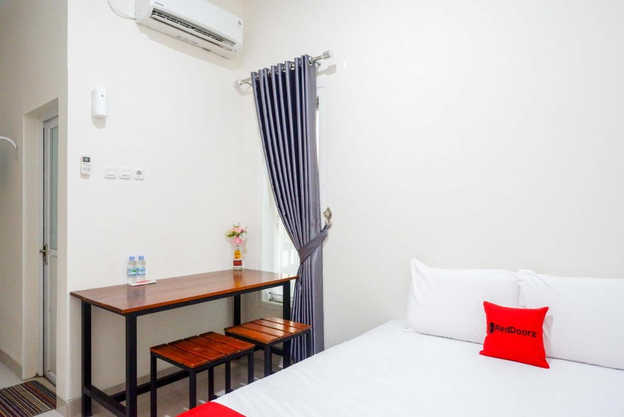 Hotel Reddoorz Syariah Near Rs Mitra Keluarga Tegal (Central Java)