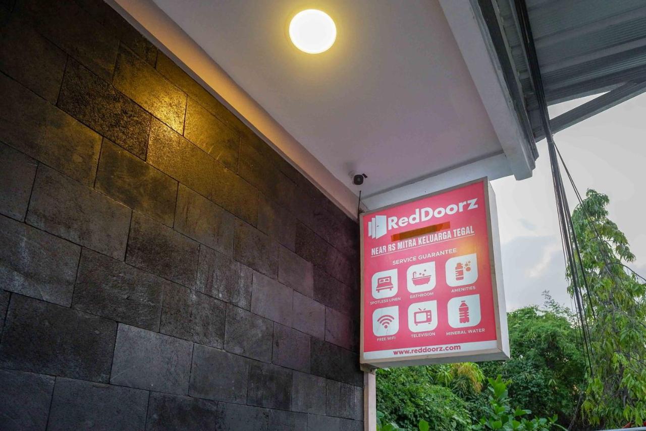 Reddoorz Syariah Near Rs Mitra Keluarga 2*