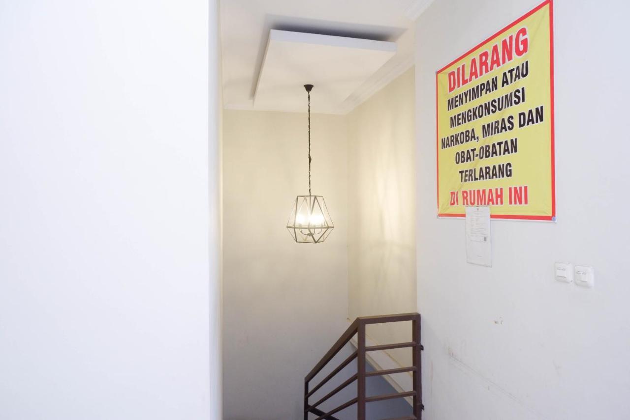 Reddoorz Syariah Near Rs Mitra Keluarga 2*