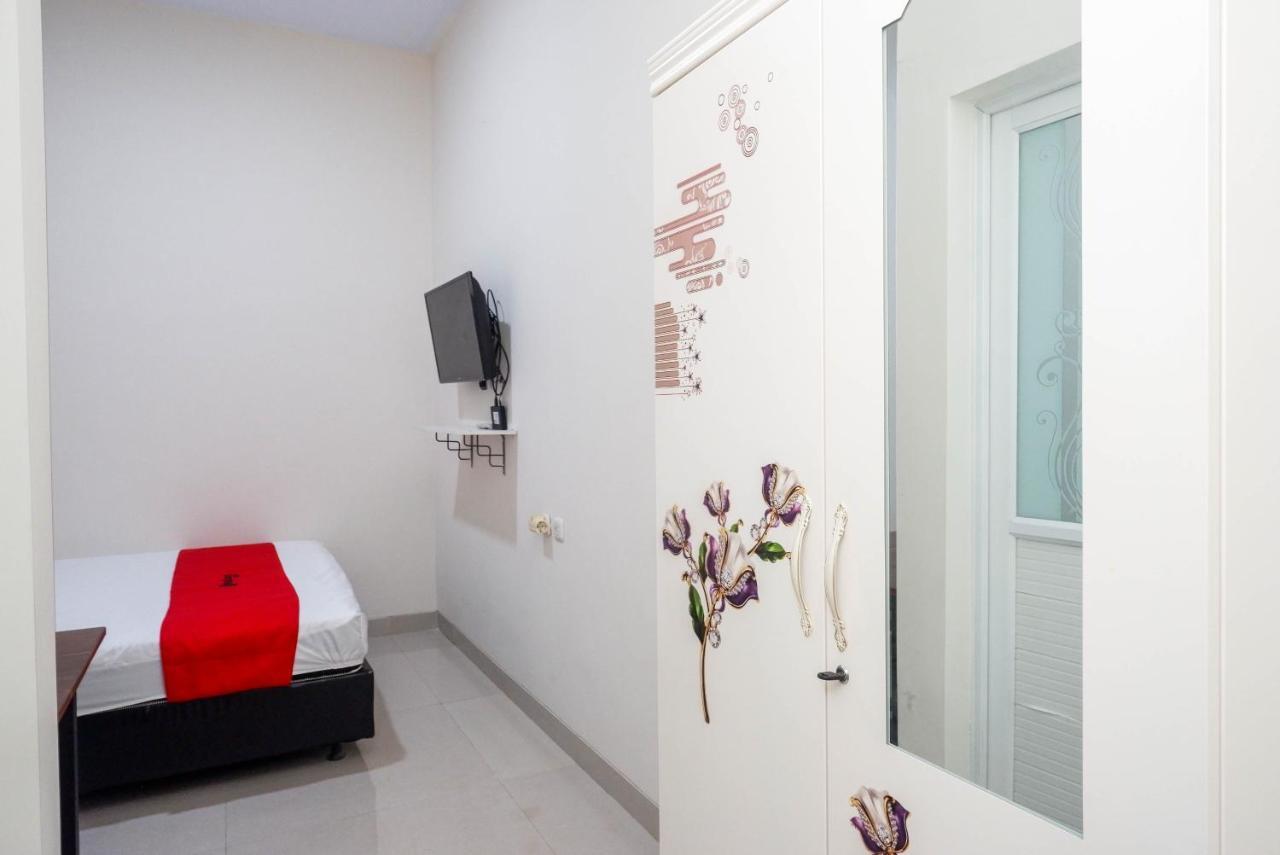 Hotel Reddoorz Syariah Near Rs Mitra Keluarga